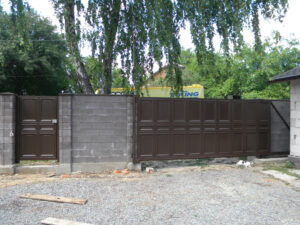 Відкатні ворота: фото