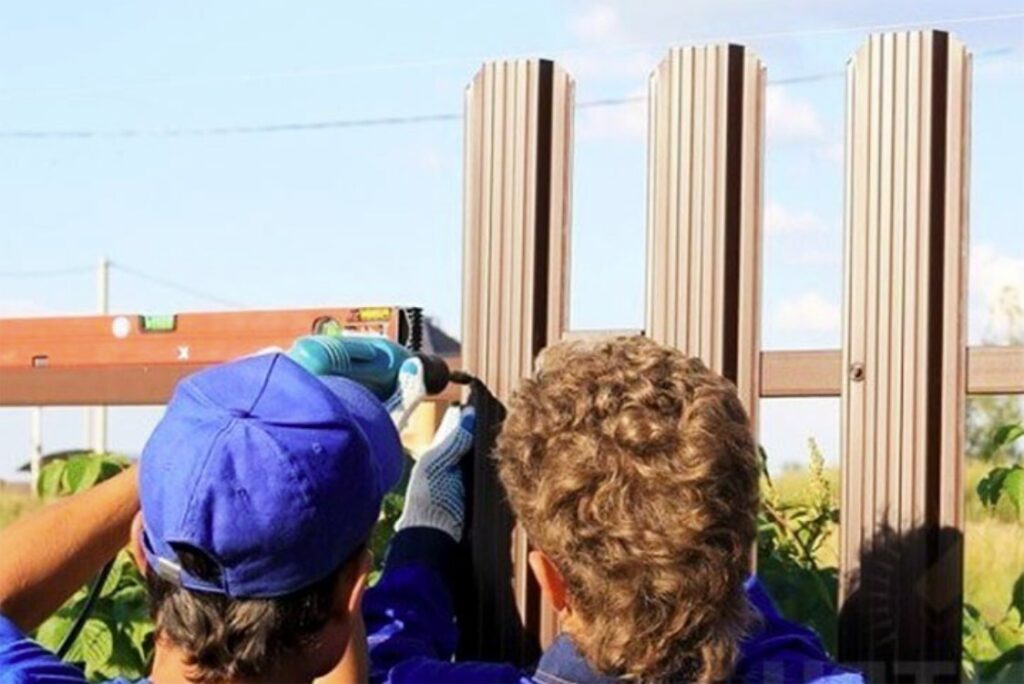 паркан з металевого паркану